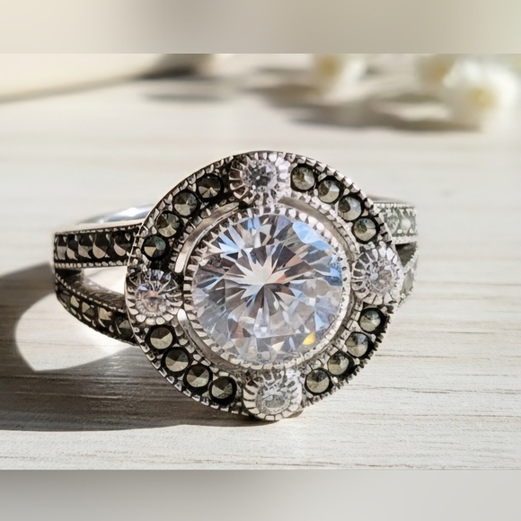Jewelry - ​💍 VINTAGE 925 Thailand Marcasite CZ Halo Split Shank Ring